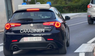 Asti - Fugge dopo aver minacciato l’ex e sperona l’auto dei Carabinieri: è caccia all’uomo