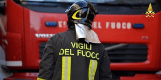 Villanova d’Asti - Auto in fiamme in autostrada, passeggeri in salvo
