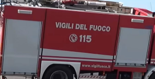 Vesime - Crolla una quercia in strada: intervengono i vigili del fuoco
