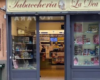 Asti - Chiude la storica tabaccheria “La dea bendata” di corso Alfieri