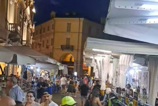 Asti - Successo per il secondo Mercato in Notturna: affluenza e partecipazione in centro